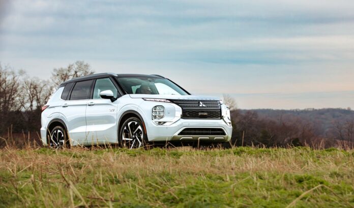 Mitsubishi_OutlanderPHEV_Selects-24-1200x707