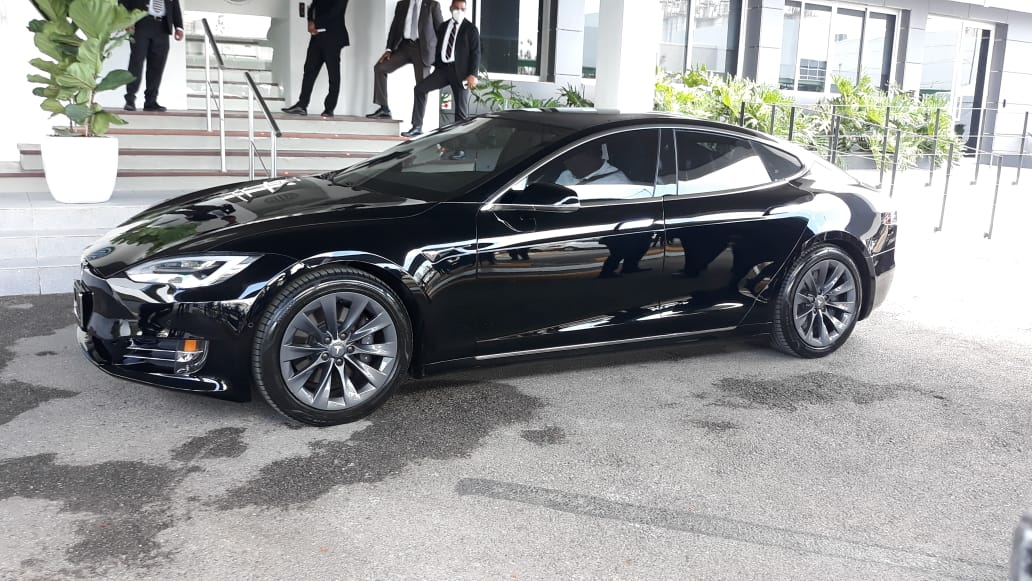 VIDEO | ¿Está blindado el Tesla del Presidente Luis Abinader? | RC Noticias