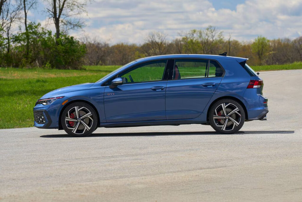 Prueba: Volkswagen Golf GTI 2.0T S del 2025, un auto para divertirse al volante