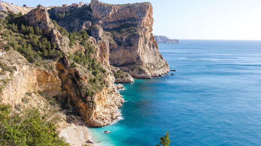 Las 5 calas más espectaculares de Alicante para sentir la Costa Blanca en 2026 »