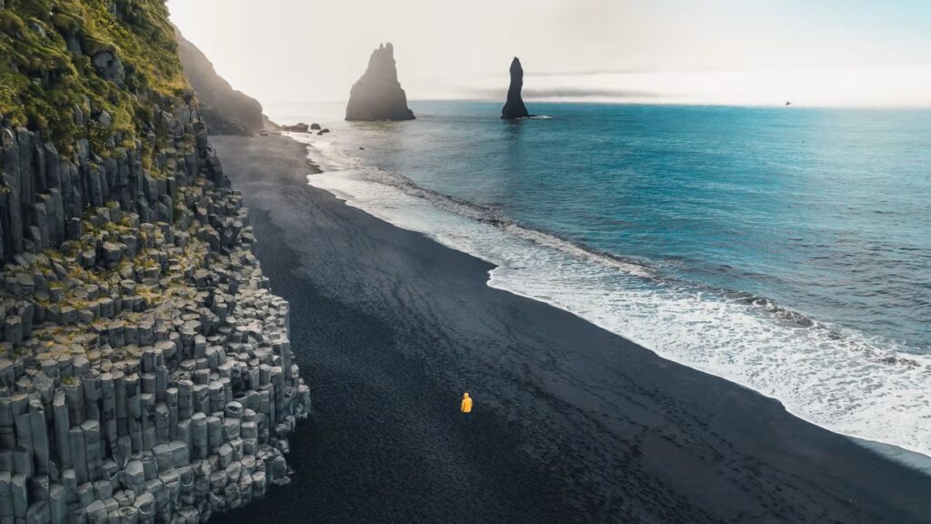 Las 5 islas volcánicas del mundo donde la playa y la lava cuentan la misma historia »