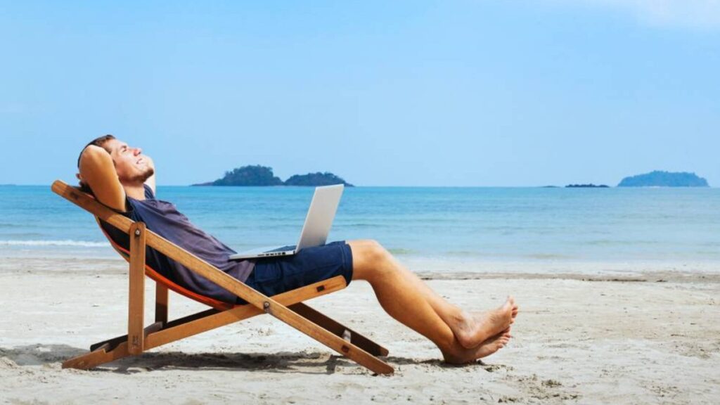 Los 5 mejores destinos de playa para trabajar remoto en el 2026 »