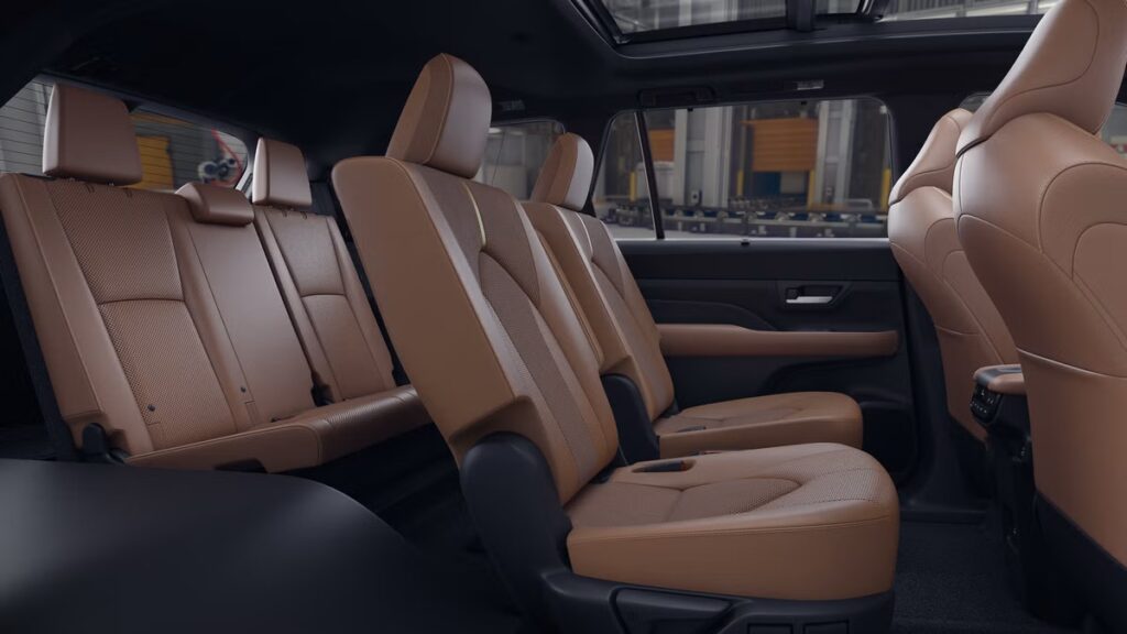 Los 5 SUVs de 3 filas del 2026 con más espacio para pasajeros en tercera fila »