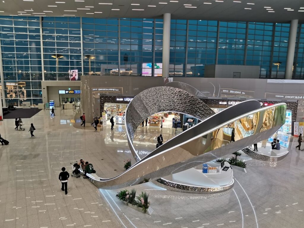 Los 5 aeropuertos del mundo donde hacer escala en 2026 se siente casi como visitar la ciudad »