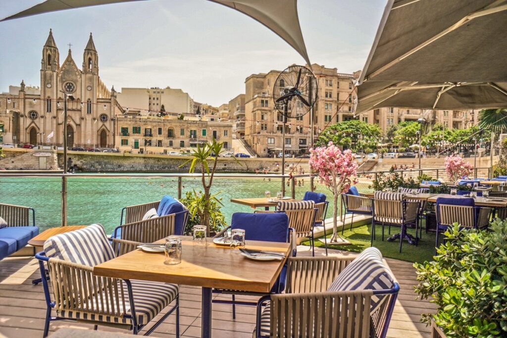 Las 5 experiencias gastronómicas junto al mar que justifican volar al Mediterráneo en el 2026 »