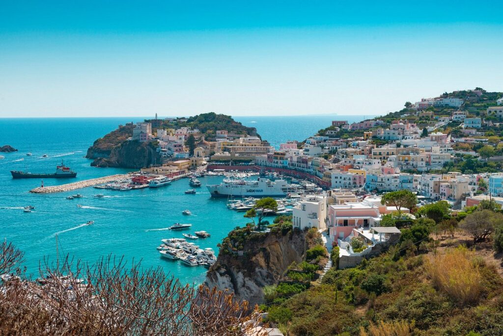 Las 5 islas poco conocidas del Mediterráneo ideales para un viaje tranquilo en el 2026 »