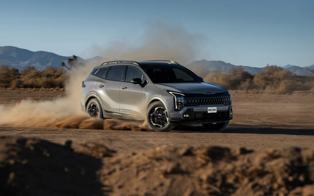 Kia da a conocer los precios de los modelos Sportage híbrido turbo (HEV) e híbrido turbo enchufable (PHEV) del 2027 »