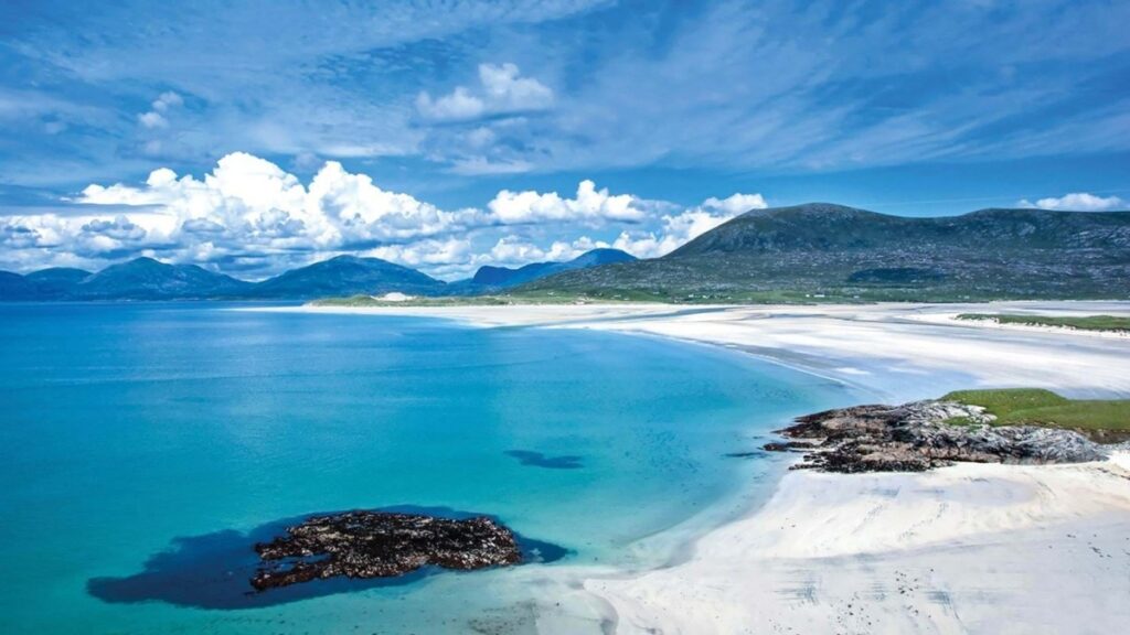 Las 5 islas del mundo que están empezando a aparecer en listas de destinos, pero todavía no llegan al turismo masivo »
