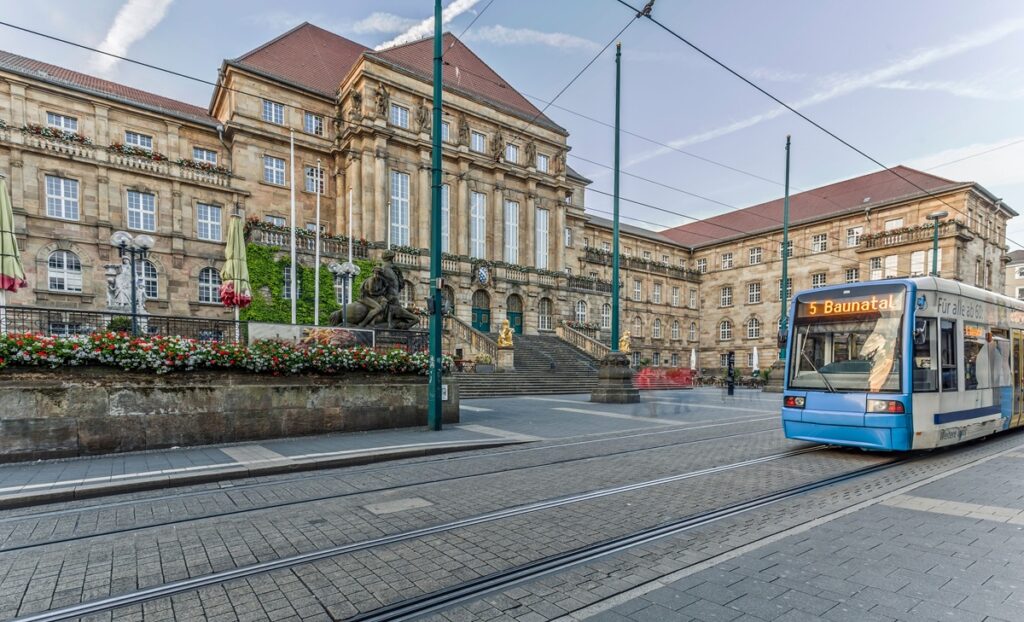 Las 5 ciudades poco conocidas donde los tranvías históricos todavía cuentan la historia del viaje »