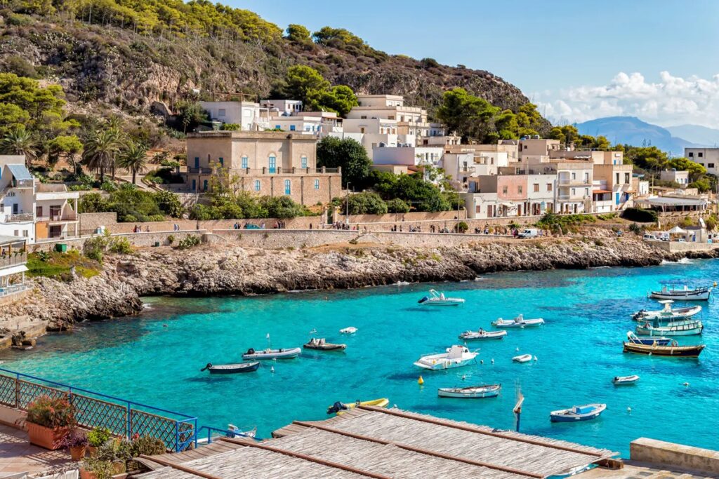 Las 5 islas del Mediterráneo que conservan un ritmo de vida más lento »